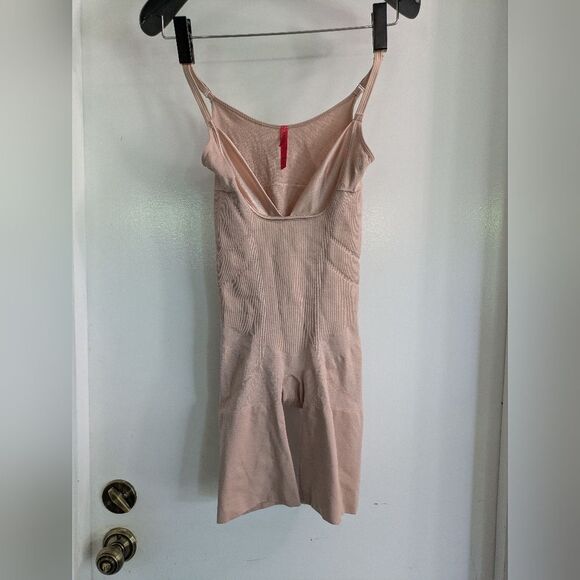 SPANX Blush Shapewear - Picture 1 of 6
